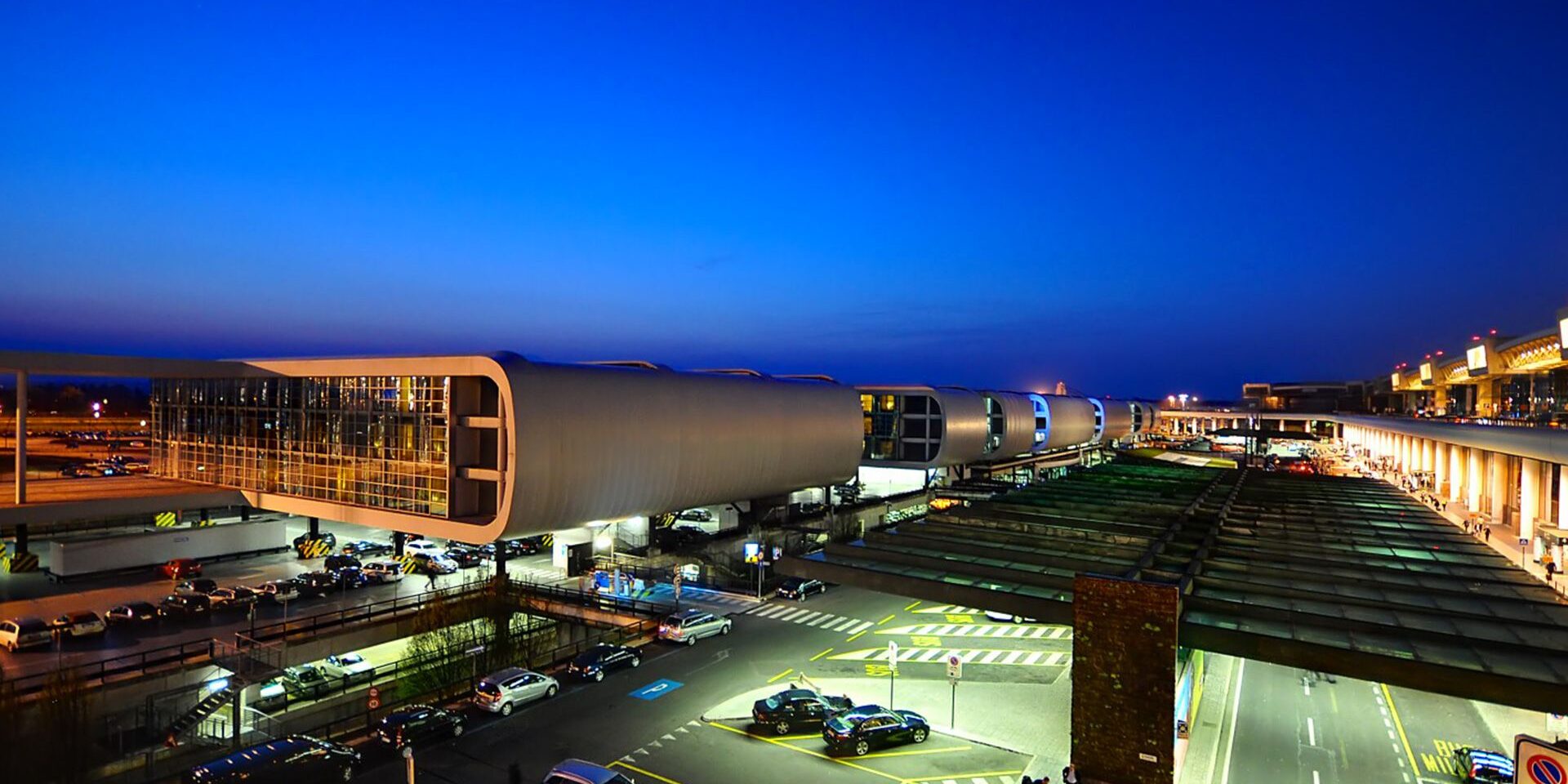 Milan Malpensa Airport to city center Transfer Service Taxi from Malpensa airport to city center of Milan