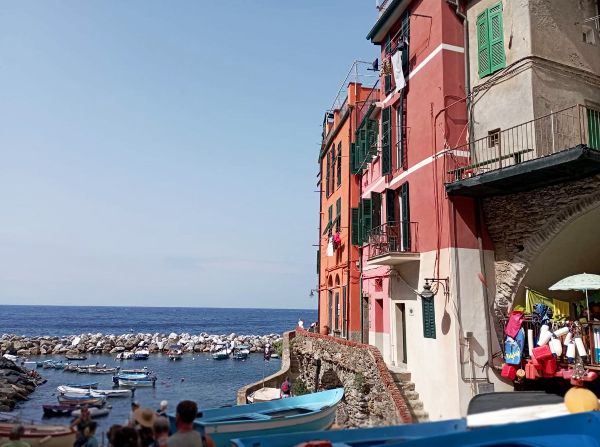 Milan to Cinque Terre transfer taxi