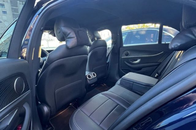 Mercedes E Class - Passengers x4 Luggage x4