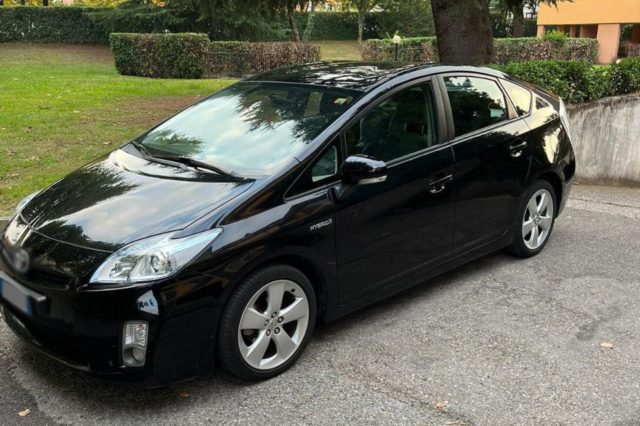 Sedan Standard Taxi Milan